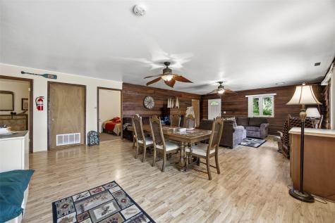 5051 22nd Avenue Lane Mt Auburn IA 52313