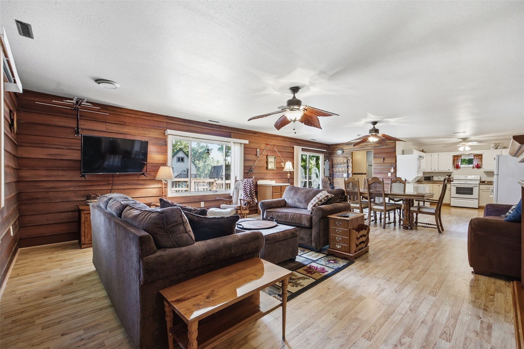 5051 22nd Avenue Lane Mt Auburn IA 52313
