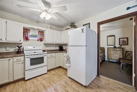 5051 22nd Avenue Lane Mt Auburn IA 52313