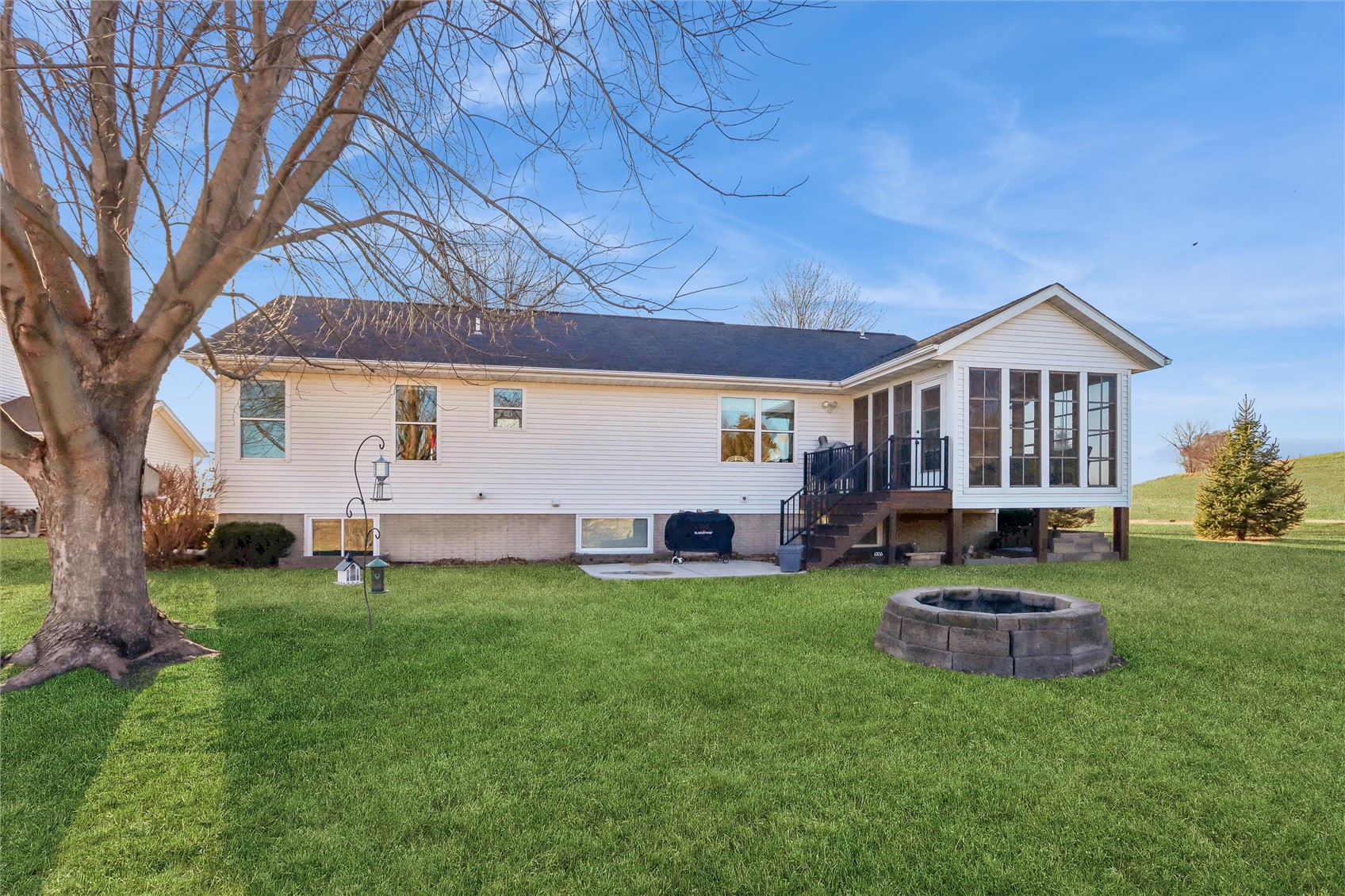 1260 Sunrise Drive Ely IA 52227