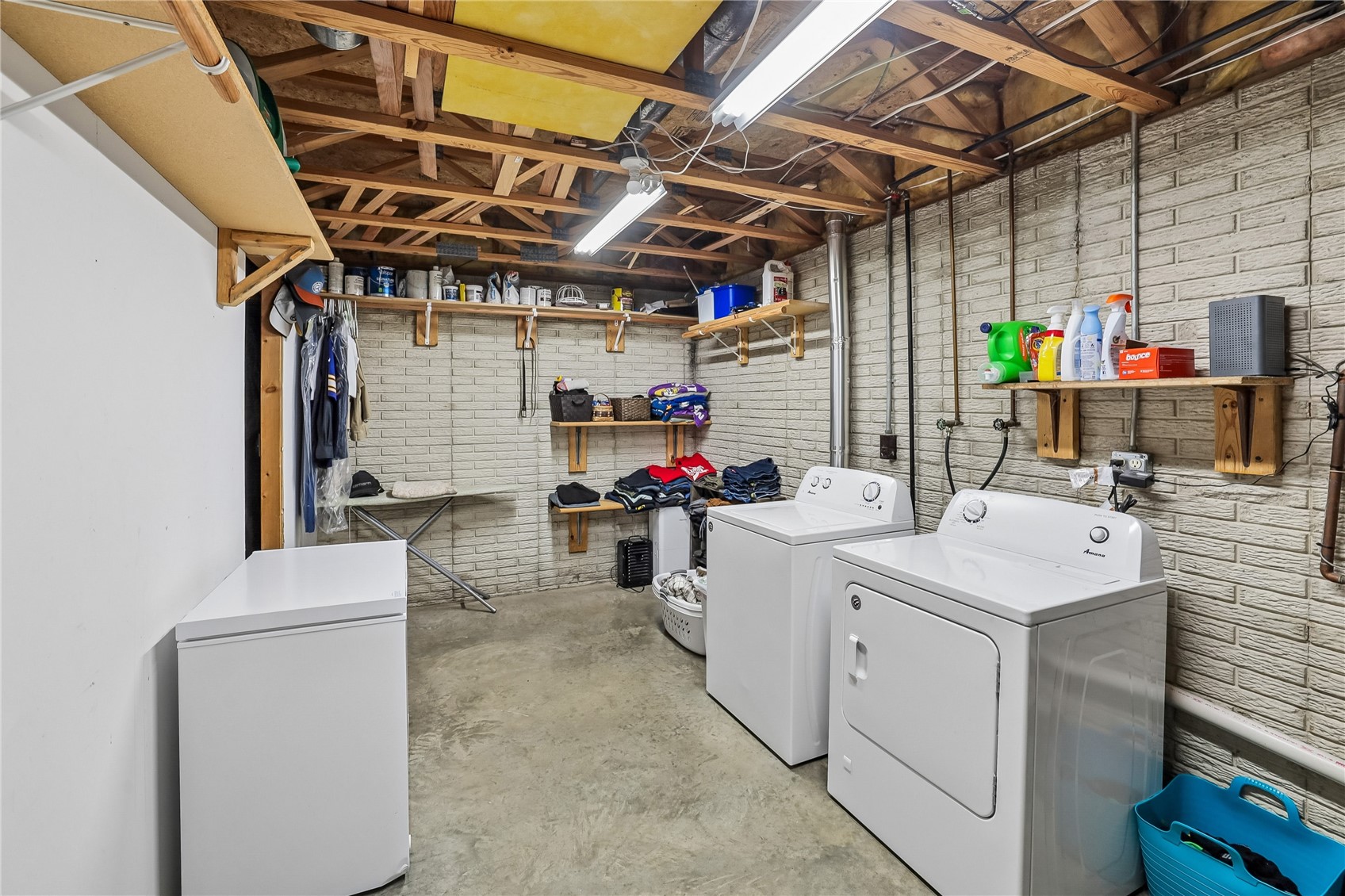 201 Oak Avenue Urbana IA 52345