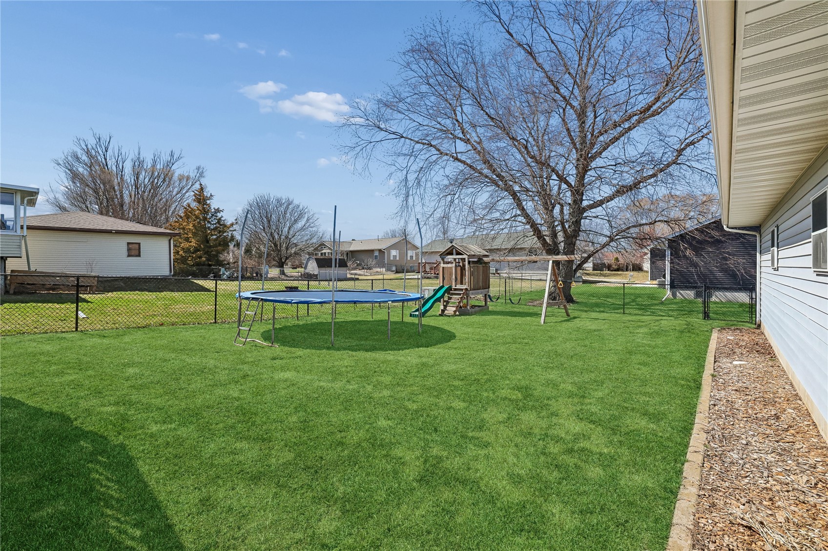 201 Oak Avenue Urbana IA 52345