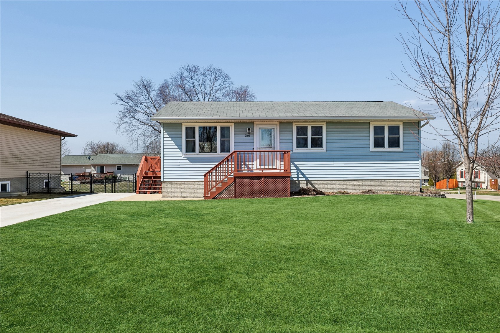 201 Oak Avenue Urbana IA 52345