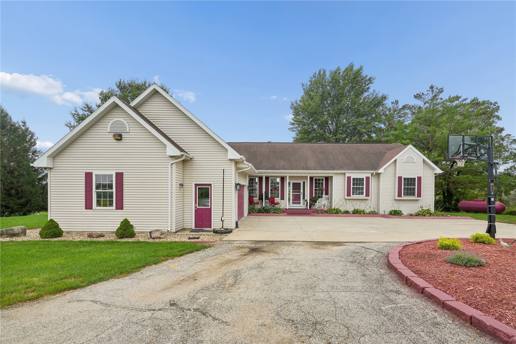 9902 Dutch Creek Drive Anamosa IA 52205
