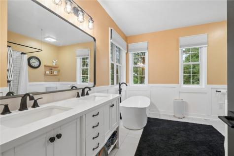 9902 Dutch Creek Drive Anamosa IA 52205
