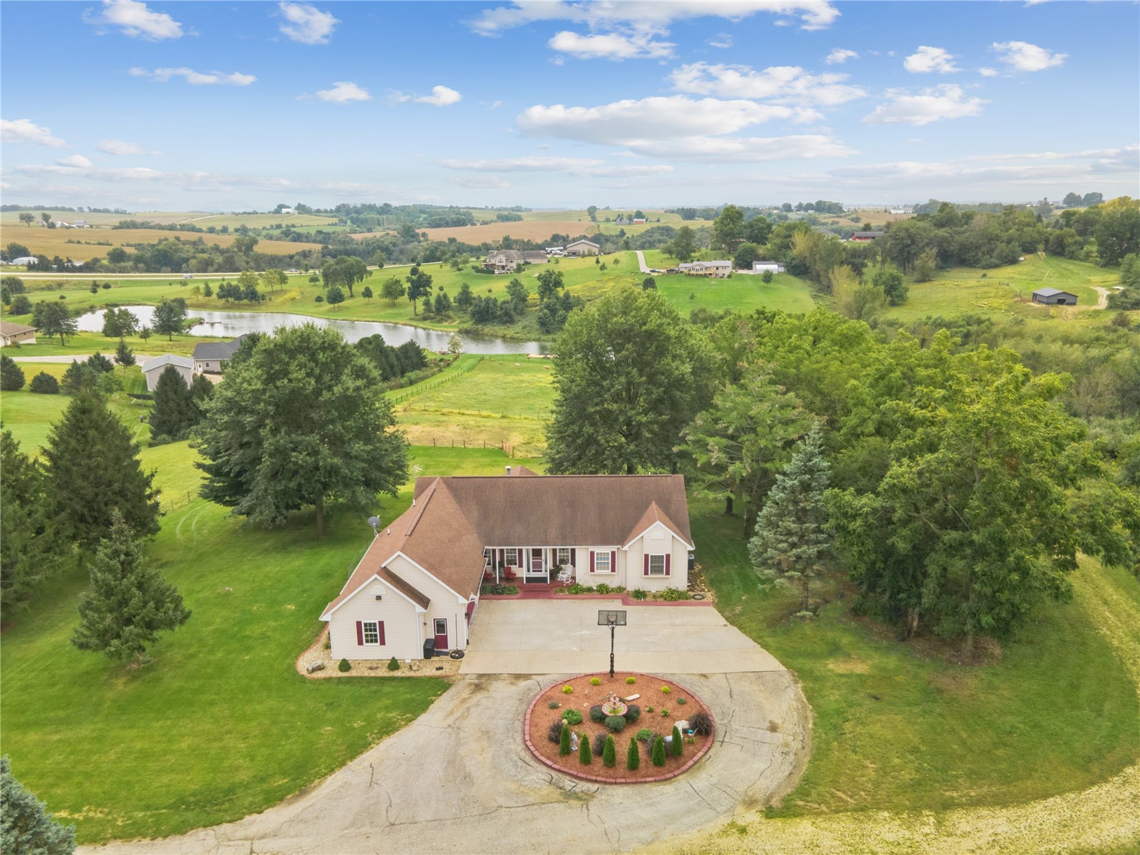 9902 Dutch Creek Drive Anamosa IA 52205