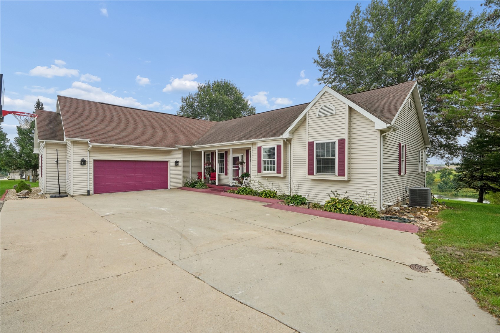 9902 Dutch Creek Drive Anamosa IA 52205