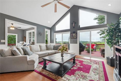 9902 Dutch Creek Drive Anamosa IA 52205