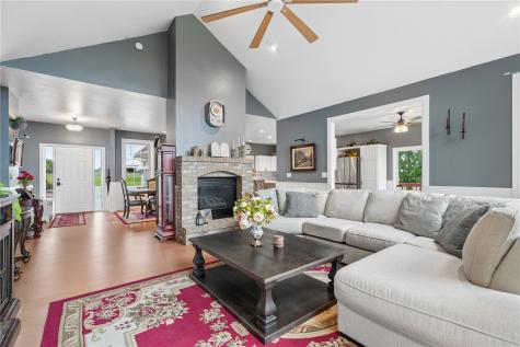 9902 Dutch Creek Drive Anamosa IA 52205