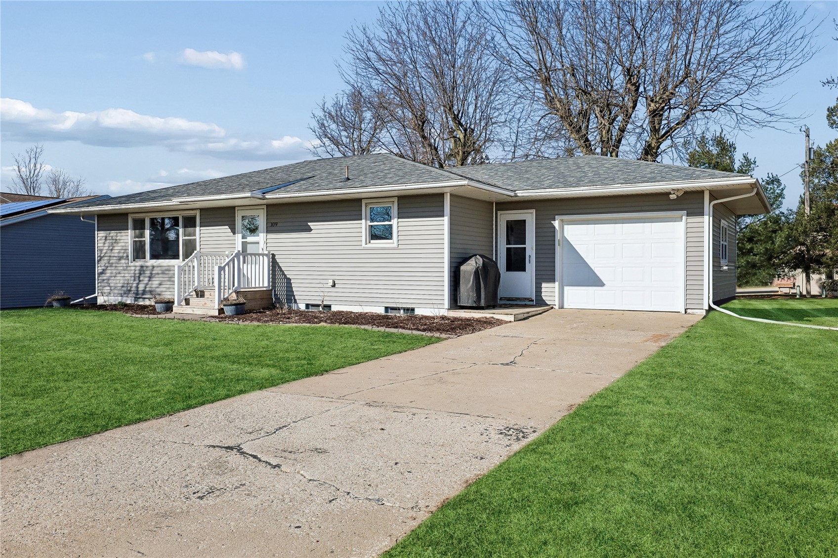 109 6th Avenue Keystone IA 52249