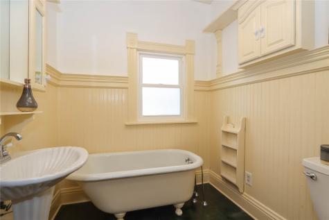 224 W Main Street Oxford IA 52322