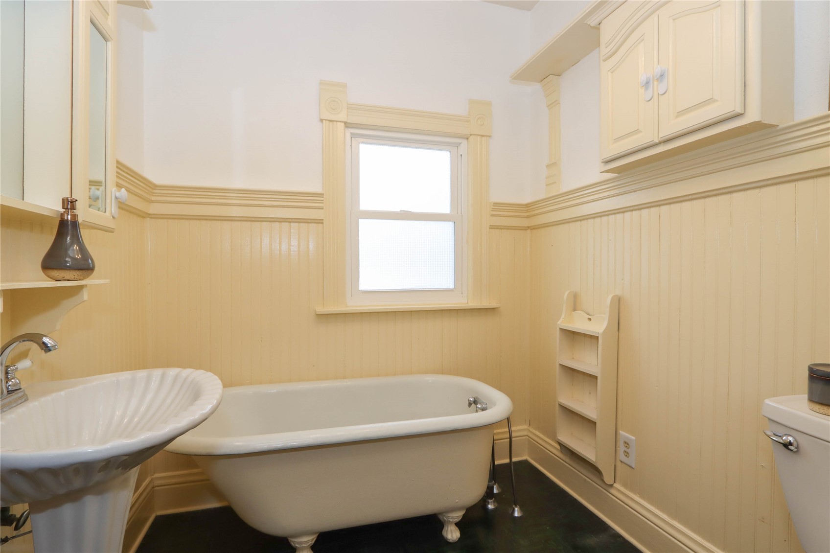 224 W Main Street Oxford IA 52322