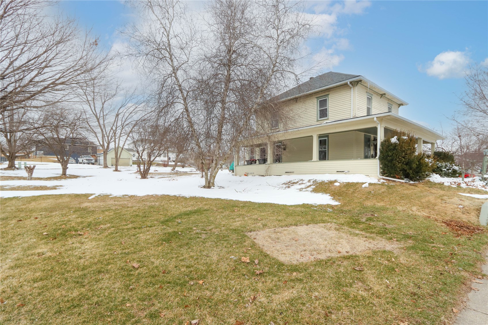 224 W Main Street Oxford IA 52322