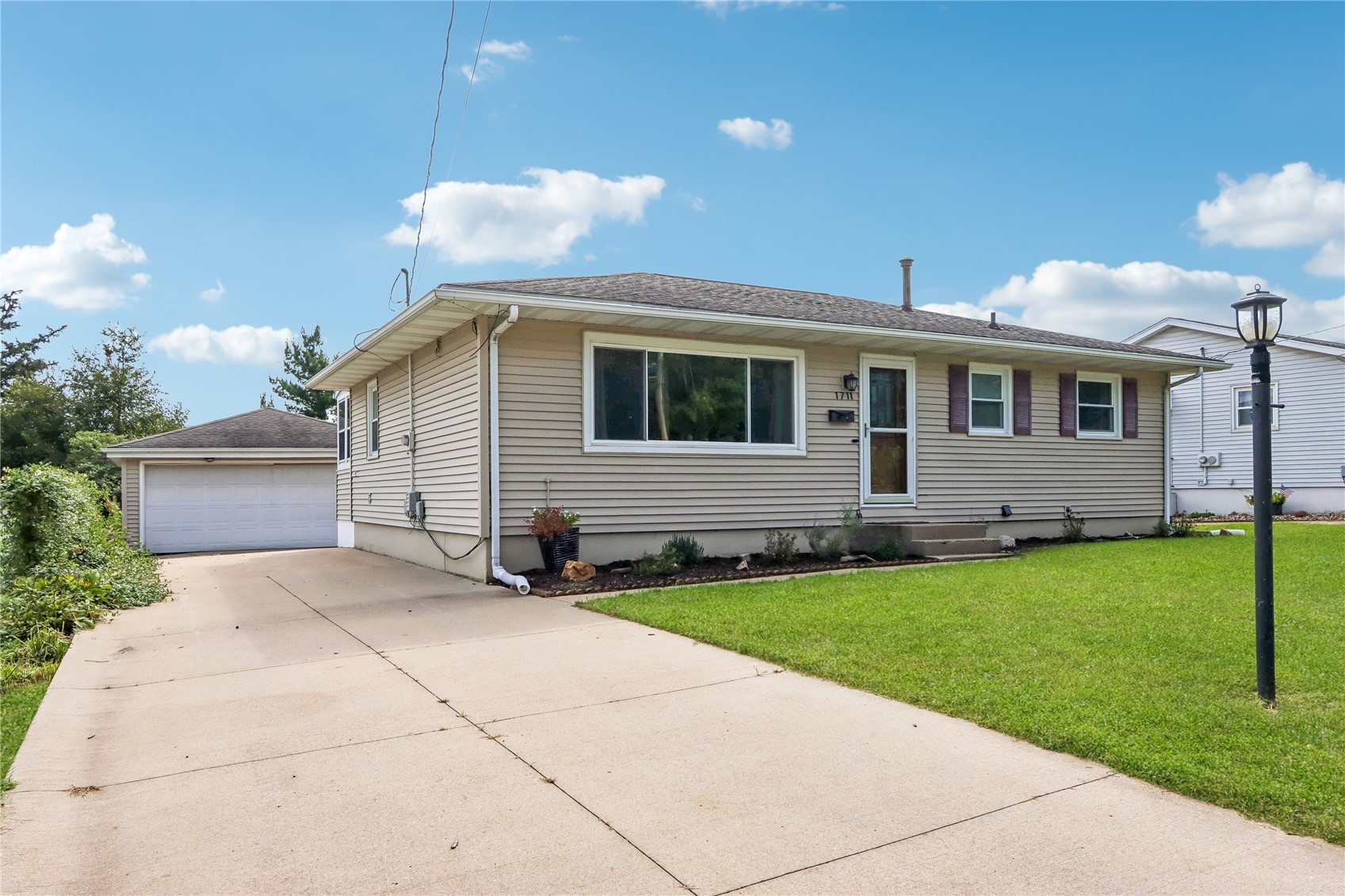 1711 34th Street NE Cedar Rapids IA 52402