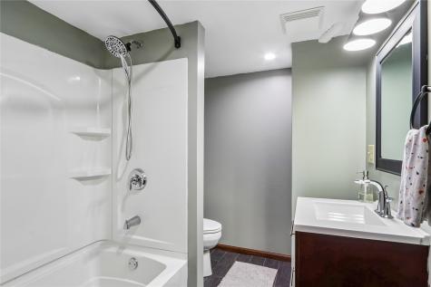 1711 34th Street NE Cedar Rapids IA 52402