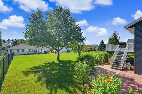 2395 Wolf Run Hiawatha IA 52233