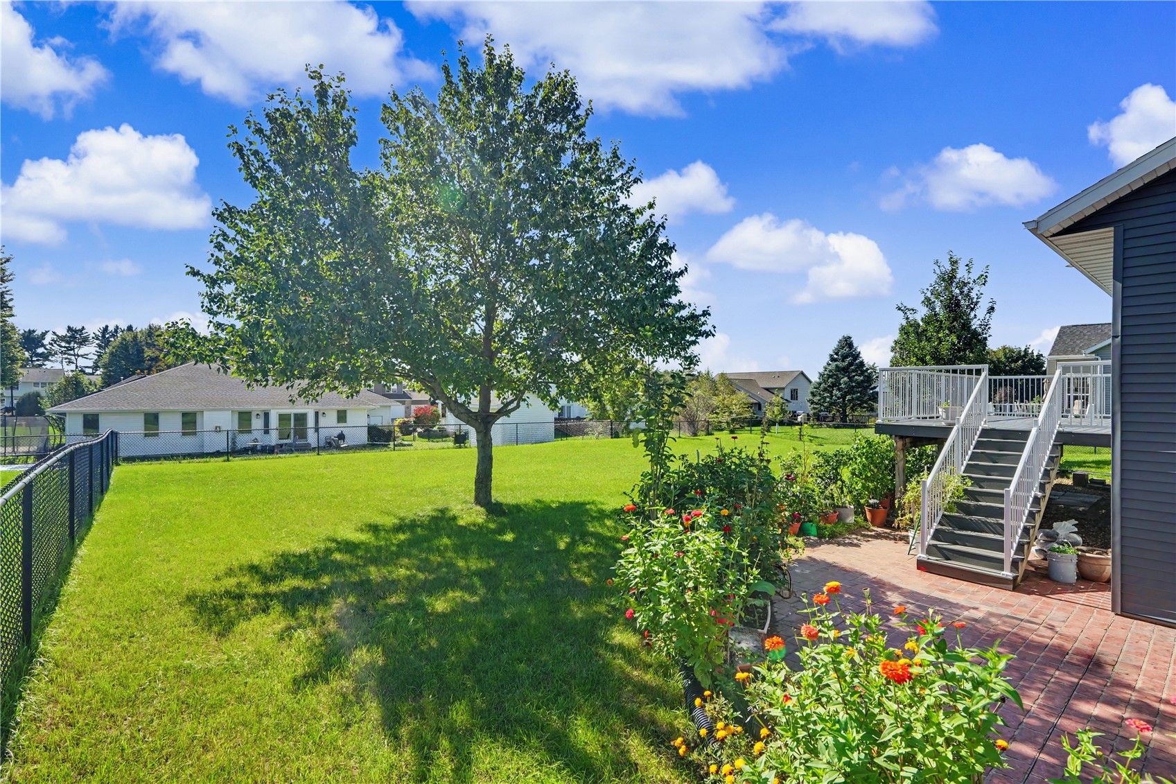 2395 Wolf Run Hiawatha IA 52233