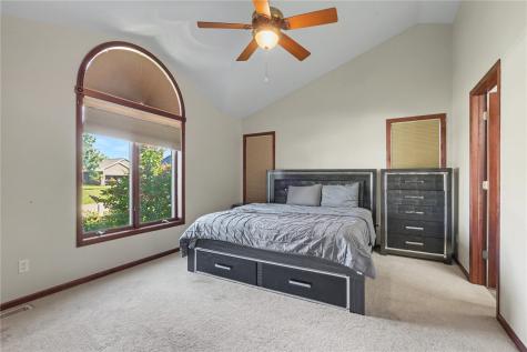 2395 Wolf Run Hiawatha IA 52233