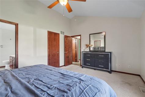 2395 Wolf Run Hiawatha IA 52233