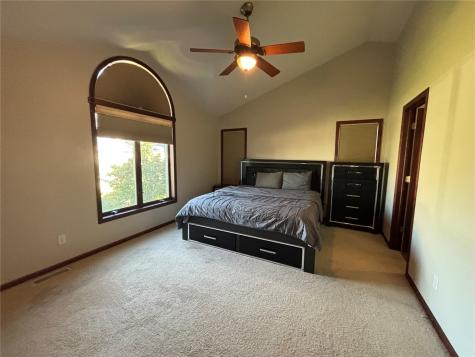 2395 Wolf Run Hiawatha IA 52233