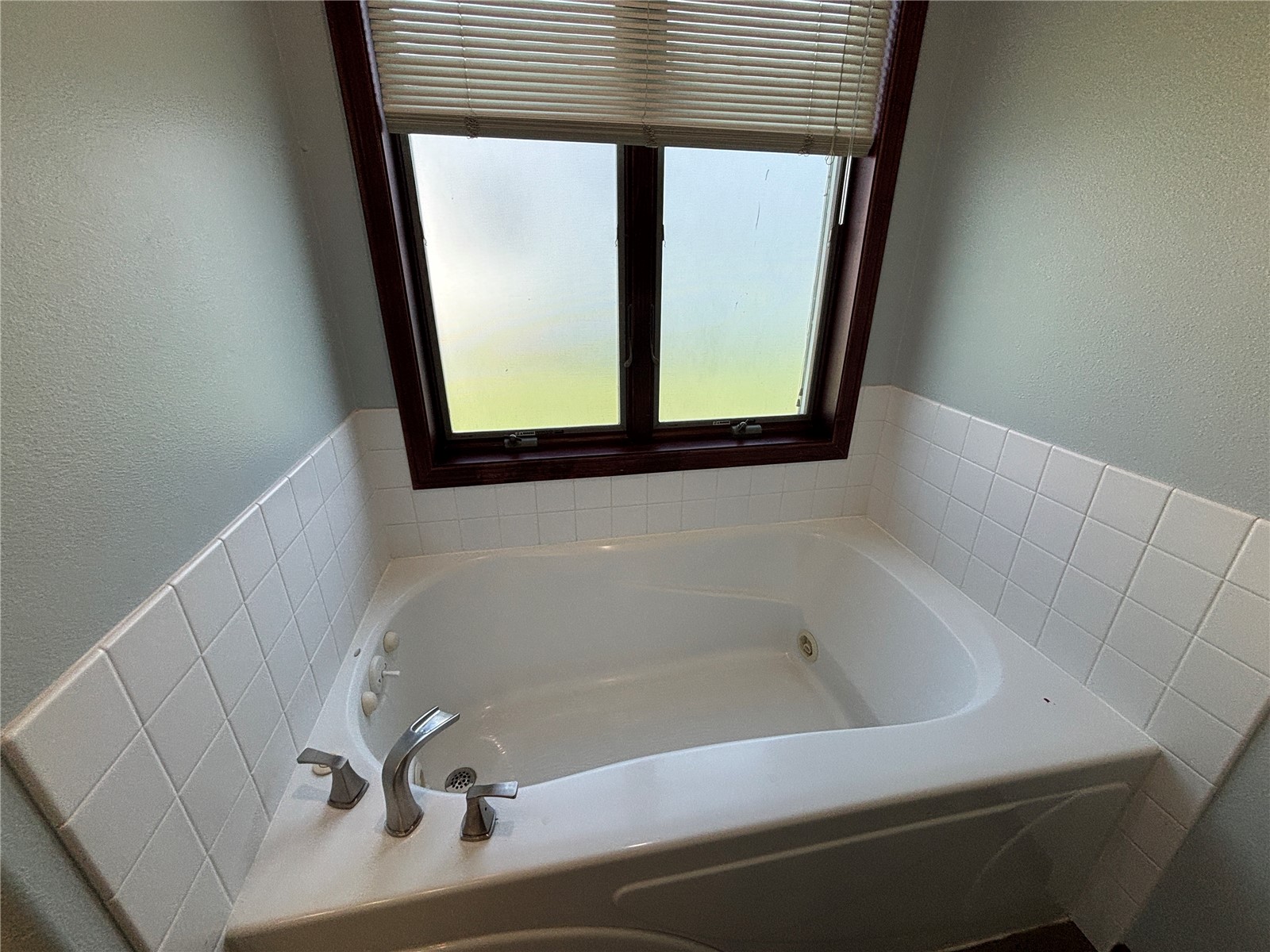 2395 Wolf Run Hiawatha IA 52233