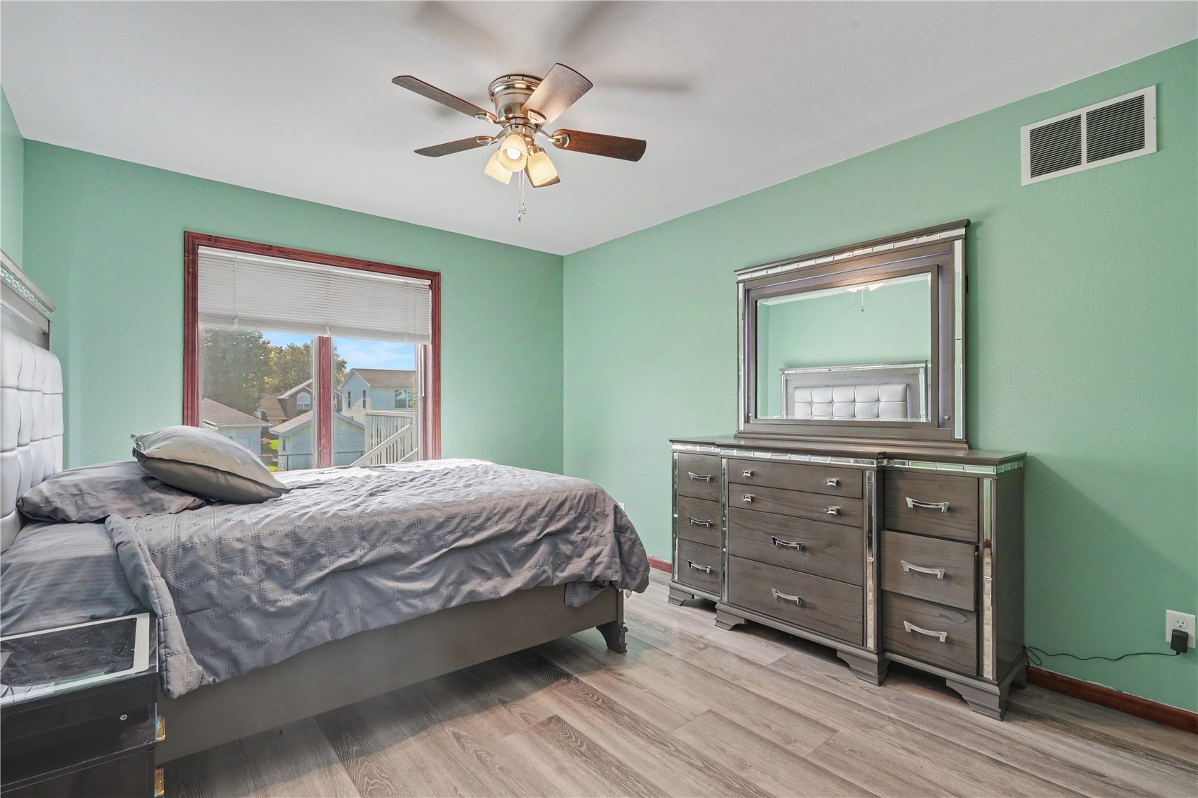2395 Wolf Run Hiawatha IA 52233