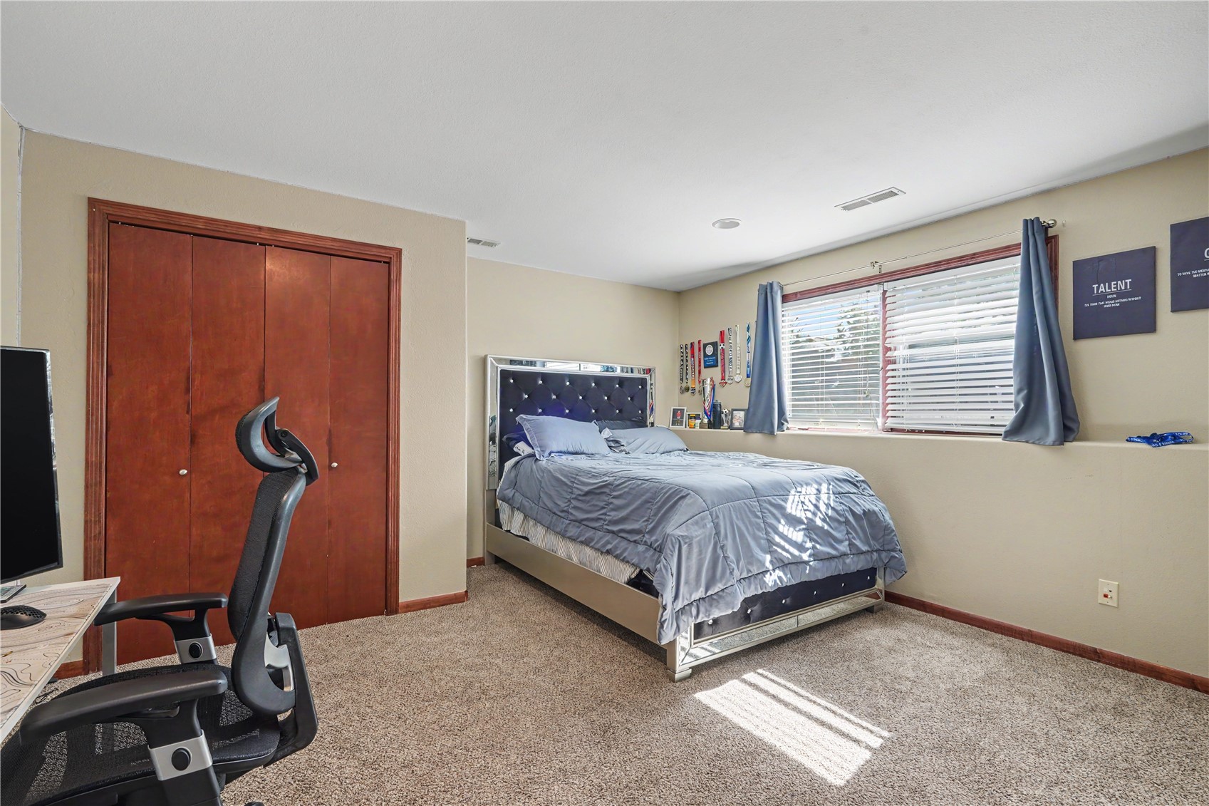 2395 Wolf Run Hiawatha IA 52233