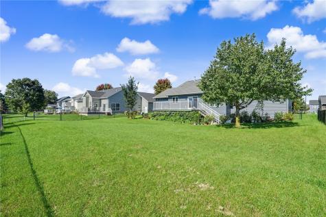 2395 Wolf Run Hiawatha IA 52233