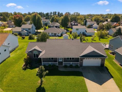 2395 Wolf Run Hiawatha IA 52233