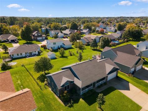 2395 Wolf Run Hiawatha IA 52233