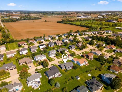 2395 Wolf Run Hiawatha IA 52233