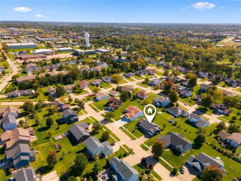 2395 Wolf Run Hiawatha IA 52233