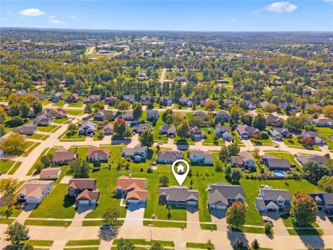 2395 Wolf Run Hiawatha IA 52233