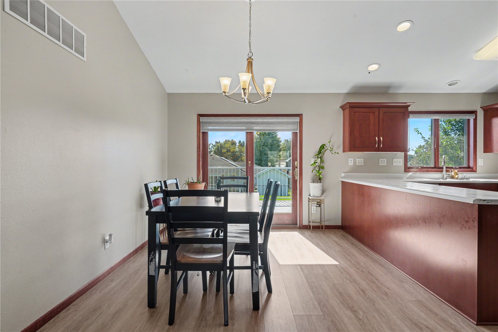 2395 Wolf Run Hiawatha IA 52233