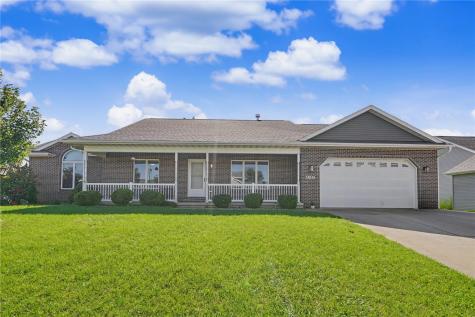2395 Wolf Run Hiawatha IA 52233