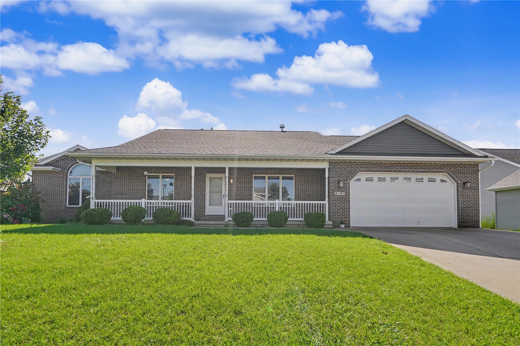2395 Wolf Run Hiawatha IA 52233