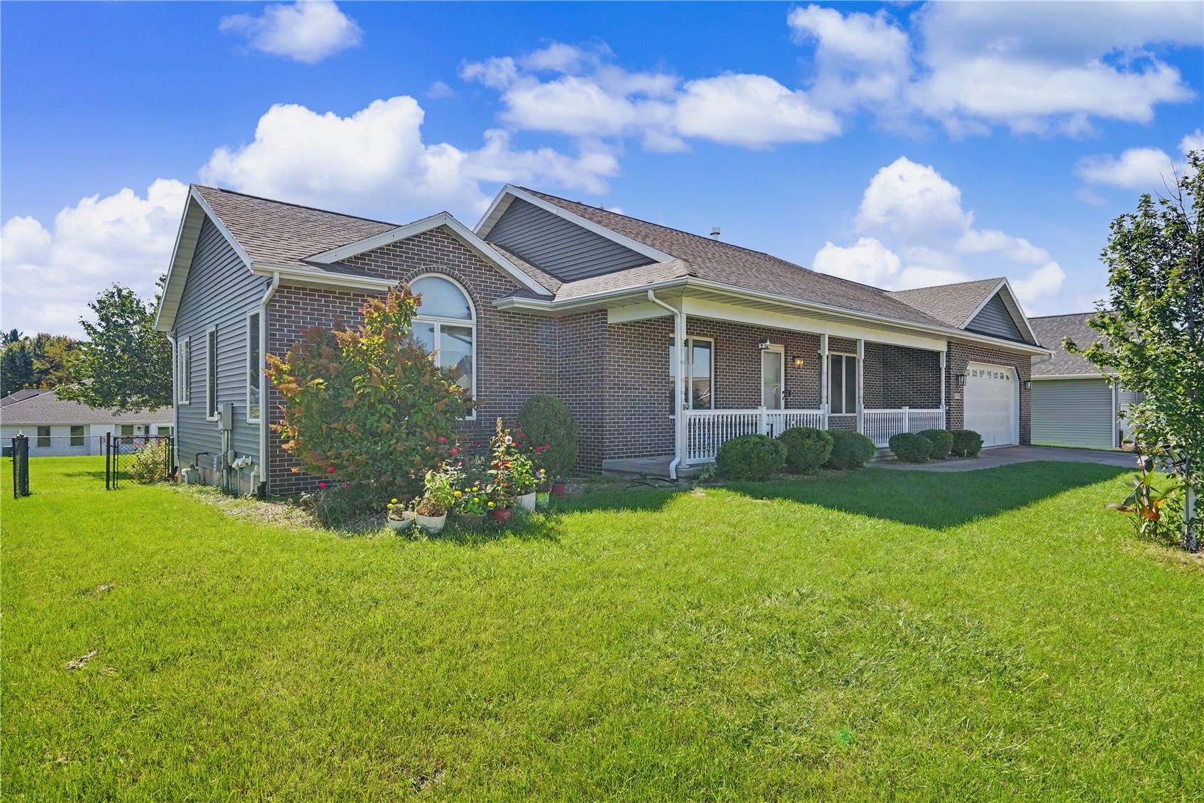 2395 Wolf Run Hiawatha IA 52233