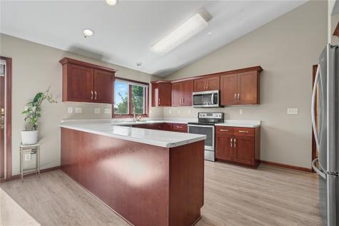 2395 Wolf Run Hiawatha IA 52233