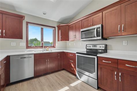 2395 Wolf Run Hiawatha IA 52233