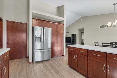 2395 Wolf Run Hiawatha IA 52233