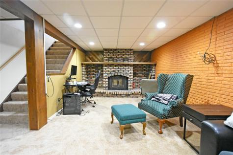 1612 Woodside Court NW Cedar Rapids IA 52405