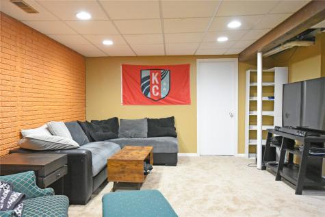 1612 Woodside Court NW Cedar Rapids IA 52405