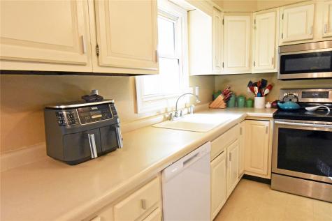 1612 Woodside Court NW Cedar Rapids IA 52405