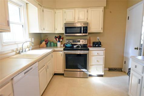 1612 Woodside Court NW Cedar Rapids IA 52405