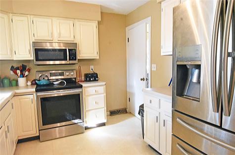 1612 Woodside Court NW Cedar Rapids IA 52405