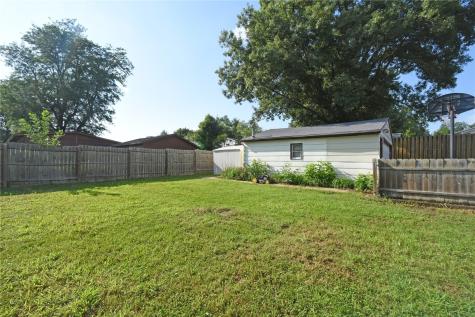 1612 Woodside Court NW Cedar Rapids IA 52405