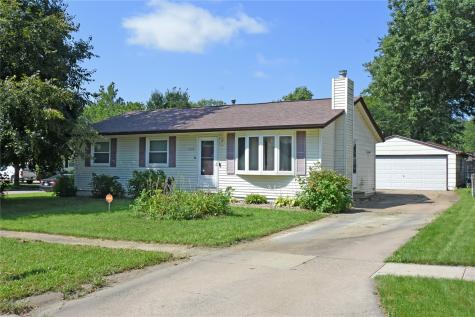1612 Woodside Court NW Cedar Rapids IA 52405