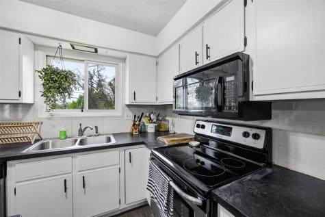 2332 Fairlane Drive NE Cedar Rapids IA 52402