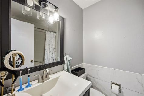 2332 Fairlane Drive NE Cedar Rapids IA 52402
