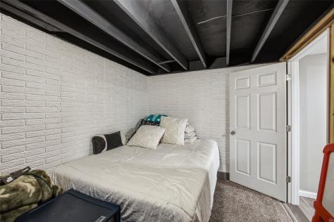 2332 Fairlane Drive NE Cedar Rapids IA 52402